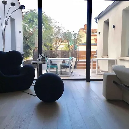 Villa Maison Contemporaine Plein Centre Piscine &jacuzzi