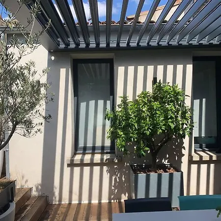 Maison Contemporaine Plein Centre Piscine &jacuzzi *