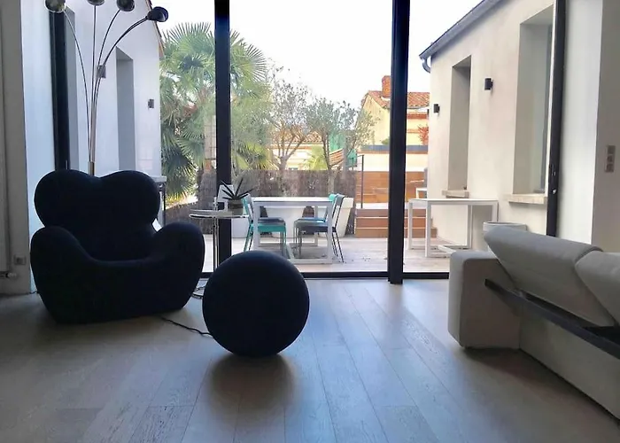 Vila Maison Contemporaine Plein Centre Piscine &jacuzzi