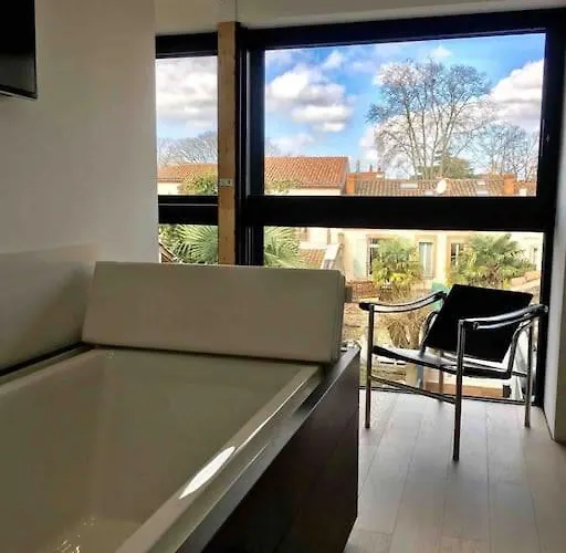Maison Contemporaine Plein Centre Piscine &jacuzzi