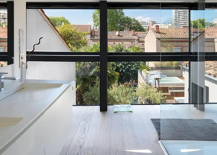 Maison Contemporaine Plein Centre Piscine &jacuzzi Vila