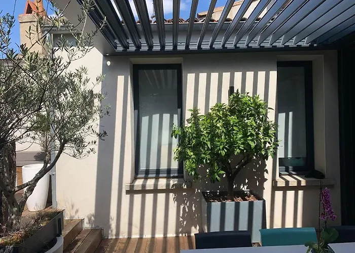 Maison Contemporaine Plein Centre Piscine &jacuzzi *