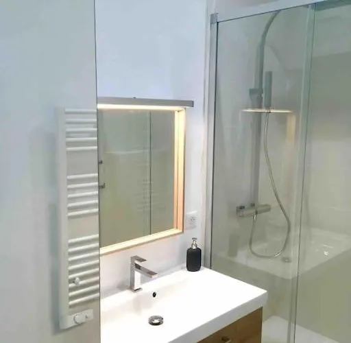 Maison Contemporaine Plein Centre Piscine &jacuzzi